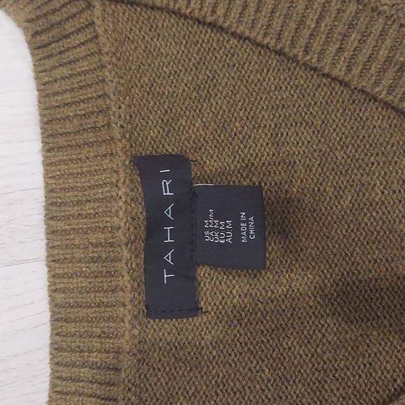 V Neck Tahari jegging sweater - Picture 4 of 6